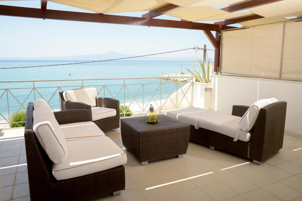 Ferienwohnung Agali 2 Superior Mezonet Front Of The Sea Akrogiali Exterior foto
