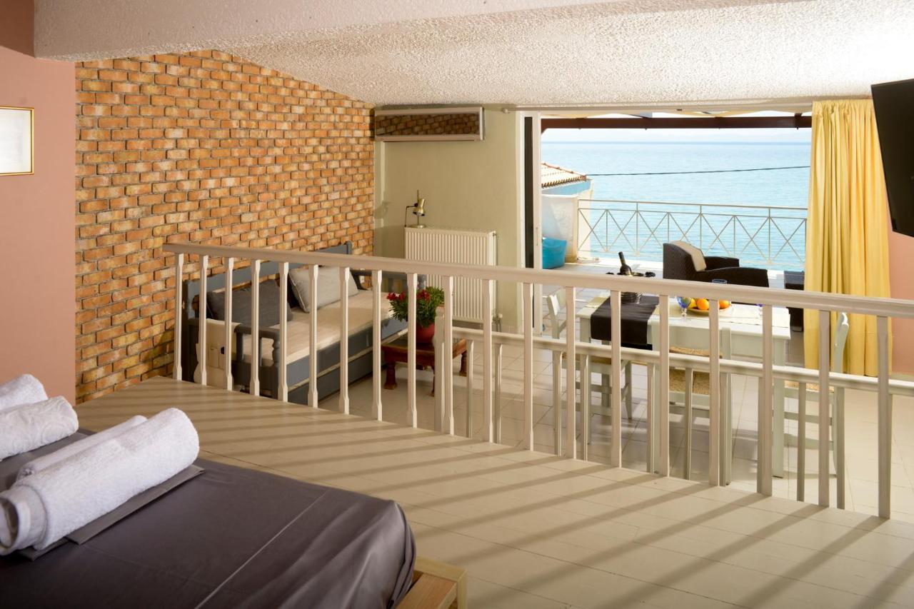 Ferienwohnung Agali 2 Superior Mezonet Front Of The Sea Akrogiali Exterior foto
