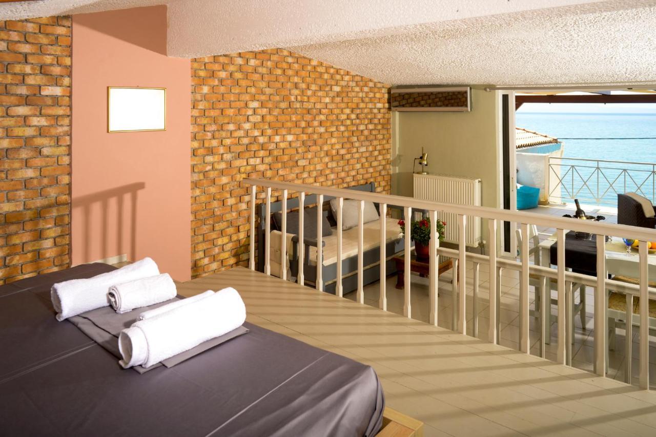 Ferienwohnung Agali 2 Superior Mezonet Front Of The Sea Akrogiali Exterior foto