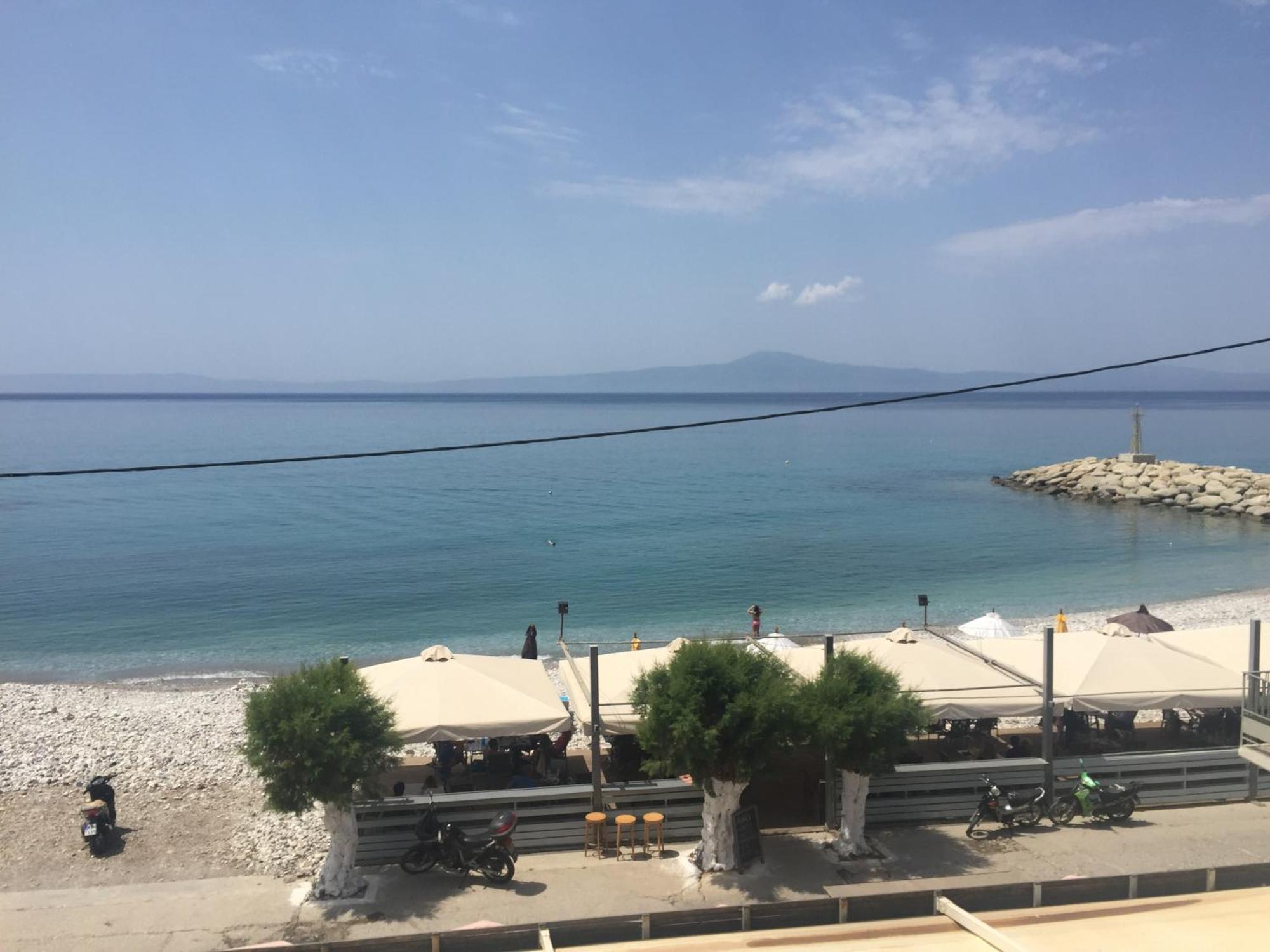 Ferienwohnung Agali 2 Superior Mezonet Front Of The Sea Akrogiali Exterior foto