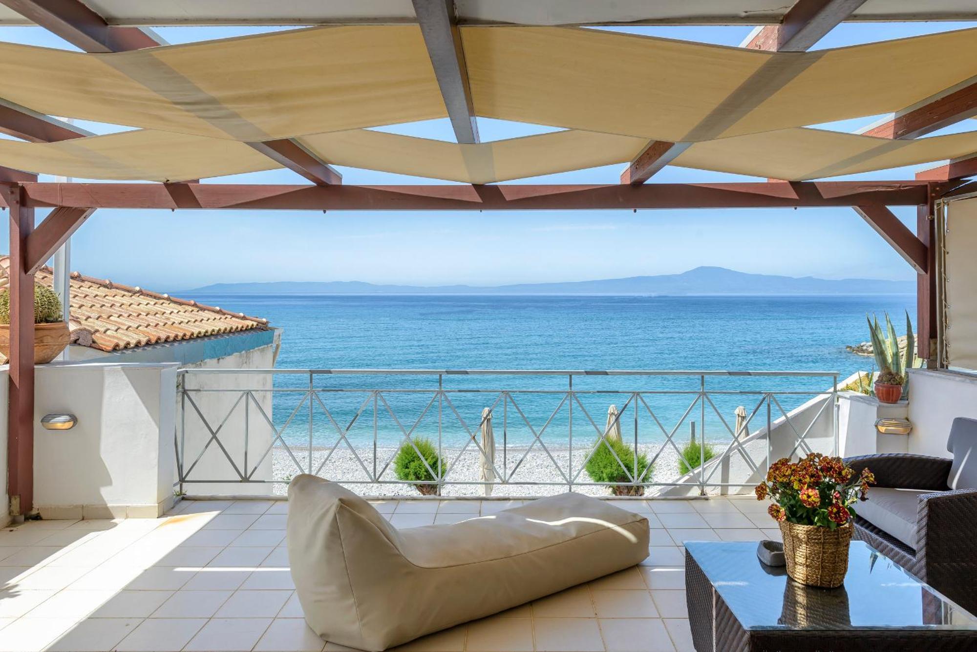 Ferienwohnung Agali 2 Superior Mezonet Front Of The Sea Akrogiali Exterior foto